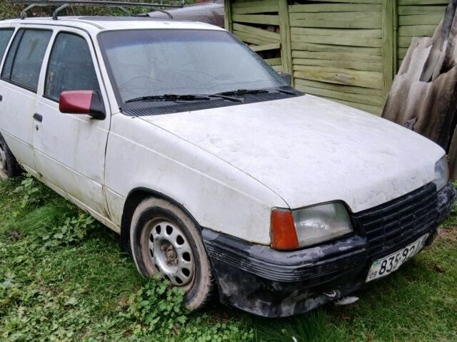 Білий Опель Кадет, об'ємом двигуна 1.6 л та пробігом 370 тис. км за 450 $, фото 2 на Automoto.ua