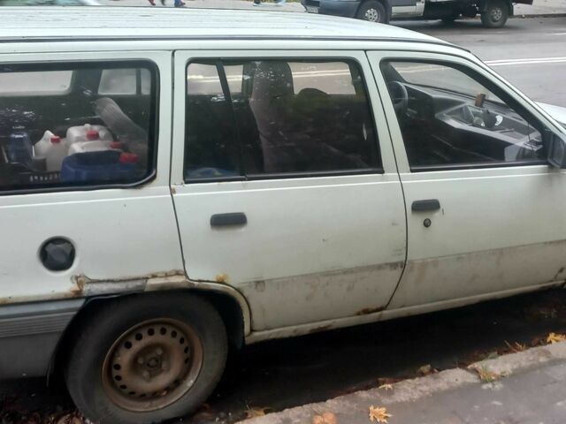 Білий Опель Кадет, об'ємом двигуна 1.3 л та пробігом 300 тис. км за 450 $, фото 4 на Automoto.ua