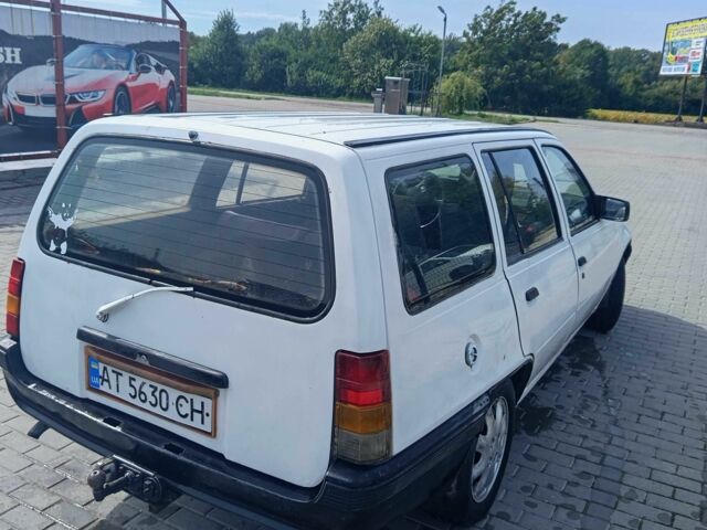 Белый Опель Кадет, объемом двигателя 1.6 л и пробегом 1000 тыс. км за 950 $, фото 4 на Automoto.ua