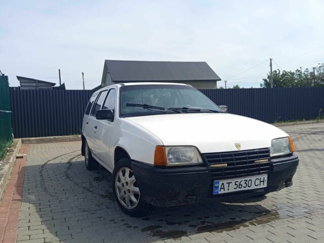 Белый Опель Кадет, объемом двигателя 1.6 л и пробегом 1000 тыс. км за 950 $, фото 3 на Automoto.ua