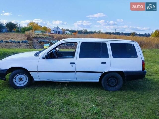 Белый Опель Кадет, объемом двигателя 1.6 л и пробегом 372 тыс. км за 1000 $, фото 3 на Automoto.ua