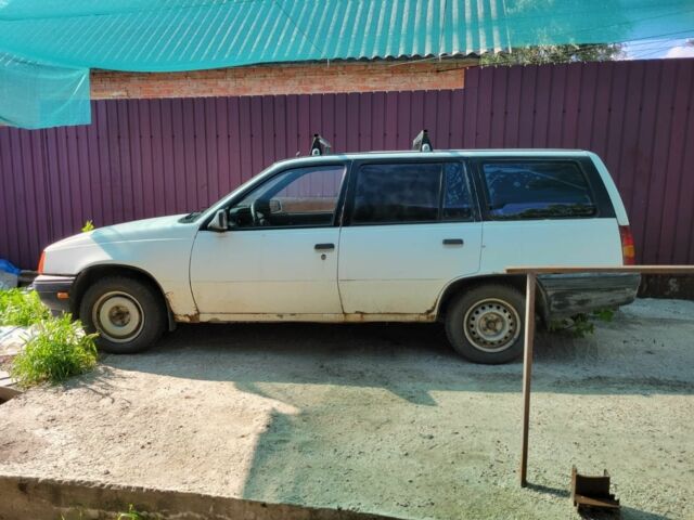 Белый Опель Кадет, объемом двигателя 1.6 л и пробегом 200 тыс. км за 700 $, фото 1 на Automoto.ua