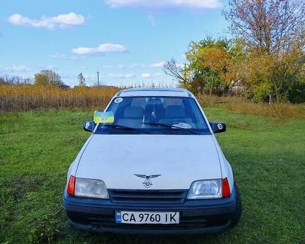 Белый Опель Кадет, объемом двигателя 1.6 л и пробегом 372 тыс. км за 1000 $, фото 2 на Automoto.ua