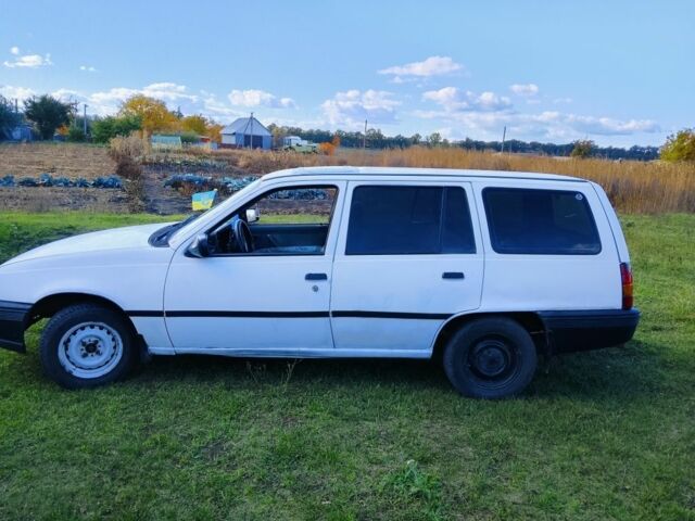 Белый Опель Кадет, объемом двигателя 1.6 л и пробегом 372 тыс. км за 1000 $, фото 4 на Automoto.ua