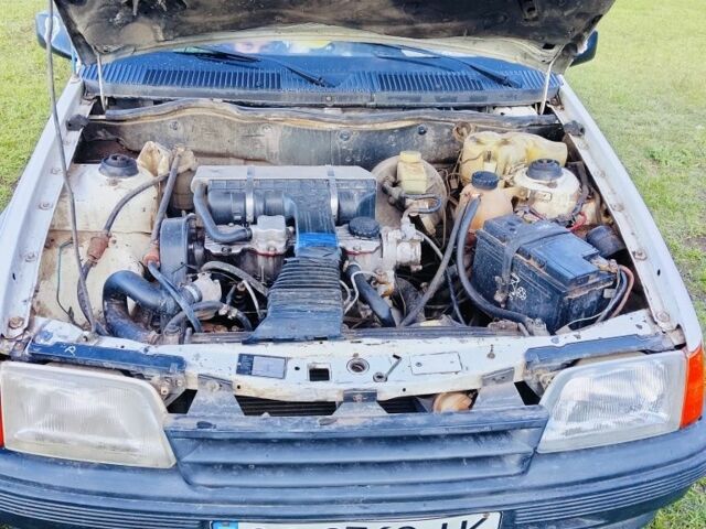 Белый Опель Кадет, объемом двигателя 1.6 л и пробегом 372 тыс. км за 1000 $, фото 2 на Automoto.ua