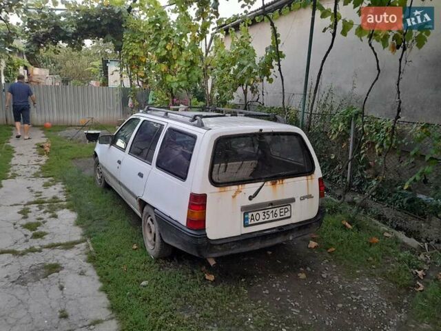 Белый Опель Кадет, объемом двигателя 1.6 л и пробегом 160 тыс. км за 800 $, фото 7 на Automoto.ua