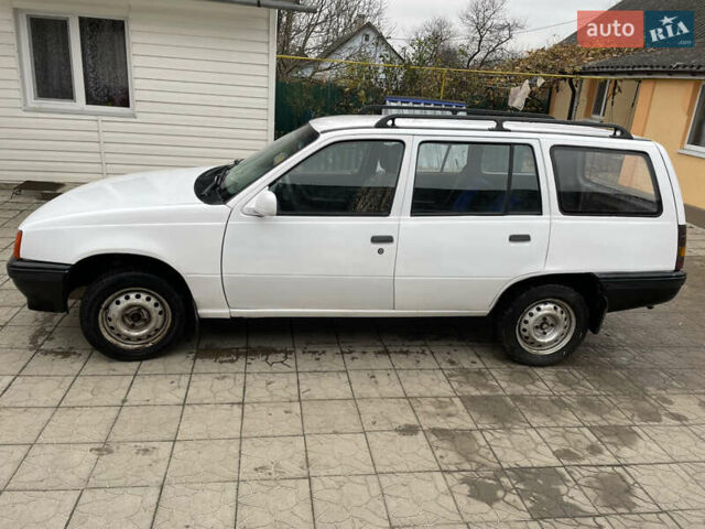 Білий Опель Кадет, об'ємом двигуна 1.6 л та пробігом 300 тис. км за 2100 $, фото 1 на Automoto.ua