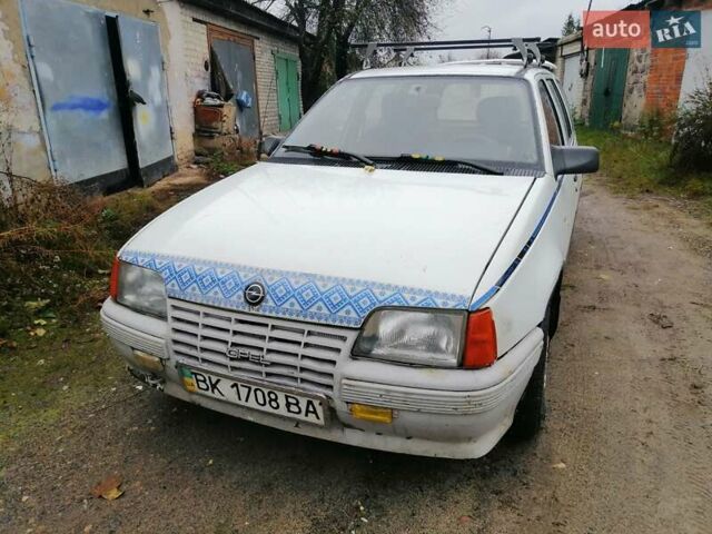Білий Опель Кадет, об'ємом двигуна 1.3 л та пробігом 300 тис. км за 800 $, фото 4 на Automoto.ua