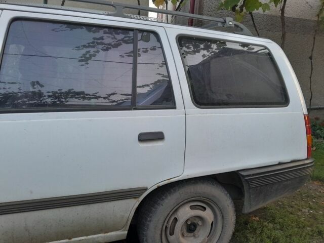 Белый Опель Кадет, объемом двигателя 0 л и пробегом 140 тыс. км за 800 $, фото 2 на Automoto.ua