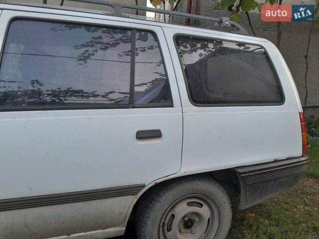 Белый Опель Кадет, объемом двигателя 1.6 л и пробегом 160 тыс. км за 800 $, фото 2 на Automoto.ua