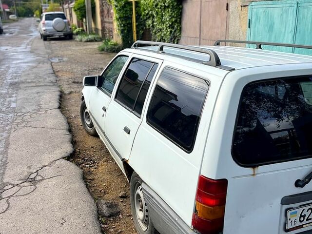 Белый Опель Кадет, объемом двигателя 1.6 л и пробегом 0 тыс. км за 1000 $, фото 2 на Automoto.ua