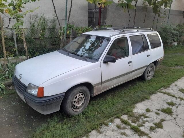 Белый Опель Кадет, объемом двигателя 0 л и пробегом 140 тыс. км за 800 $, фото 3 на Automoto.ua