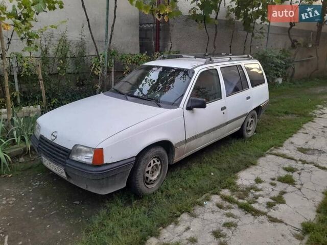 Белый Опель Кадет, объемом двигателя 1.6 л и пробегом 160 тыс. км за 800 $, фото 1 на Automoto.ua