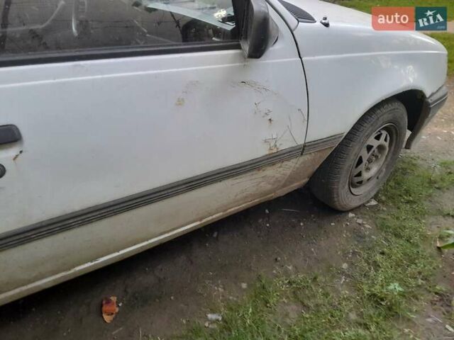 Белый Опель Кадет, объемом двигателя 1.6 л и пробегом 160 тыс. км за 800 $, фото 3 на Automoto.ua