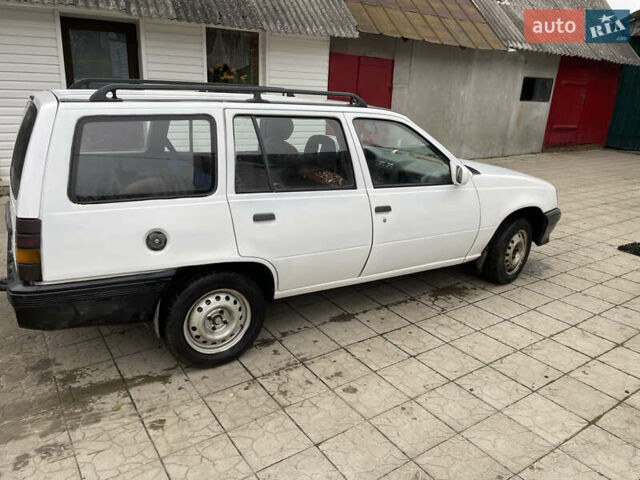 Білий Опель Кадет, об'ємом двигуна 1.6 л та пробігом 300 тис. км за 2100 $, фото 3 на Automoto.ua