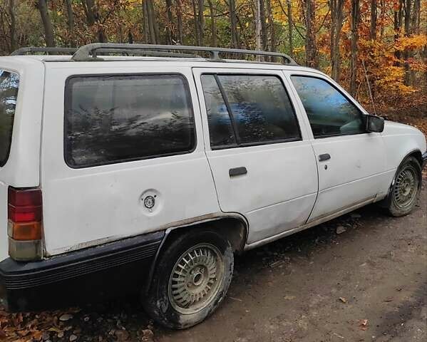 Белый Опель Кадет, объемом двигателя 1.8 л и пробегом 1 тыс. км за 714 $, фото 4 на Automoto.ua