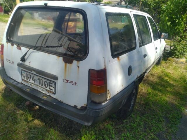 Белый Опель Кадет, объемом двигателя 1.3 л и пробегом 500 тыс. км за 300 $, фото 2 на Automoto.ua