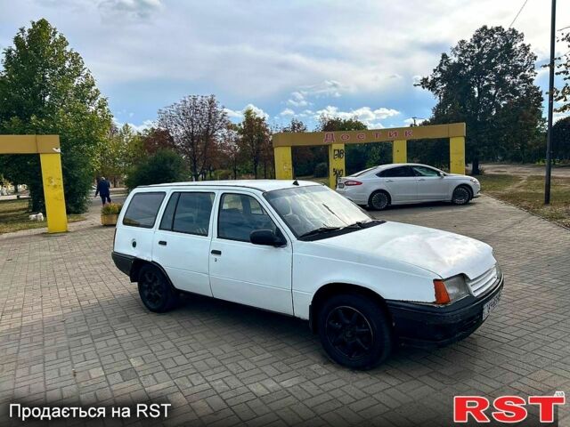 Белый Опель Кадет, объемом двигателя 1.7 л и пробегом 132 тыс. км за 600 $, фото 1 на Automoto.ua