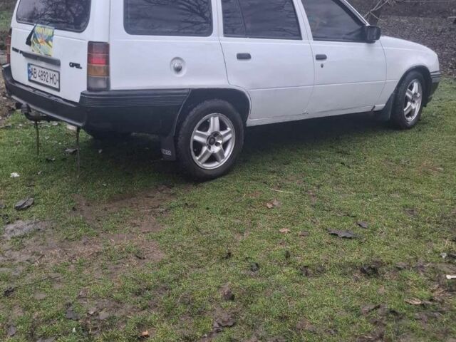 Белый Опель Кадет, объемом двигателя 1.7 л и пробегом 150 тыс. км за 850 $, фото 1 на Automoto.ua