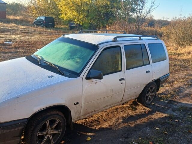 Белый Опель Кадет, объемом двигателя 1.6 л и пробегом 100 тыс. км за 714 $, фото 1 на Automoto.ua