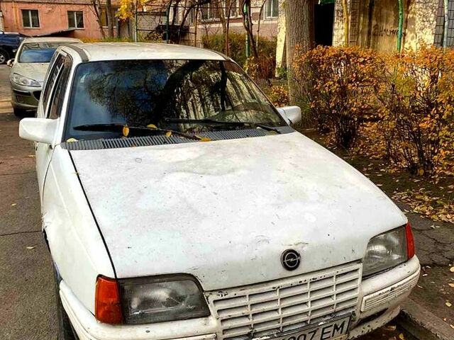 Білий Опель Кадет, об'ємом двигуна 1.3 л та пробігом 0 тис. км за 600 $, фото 6 на Automoto.ua