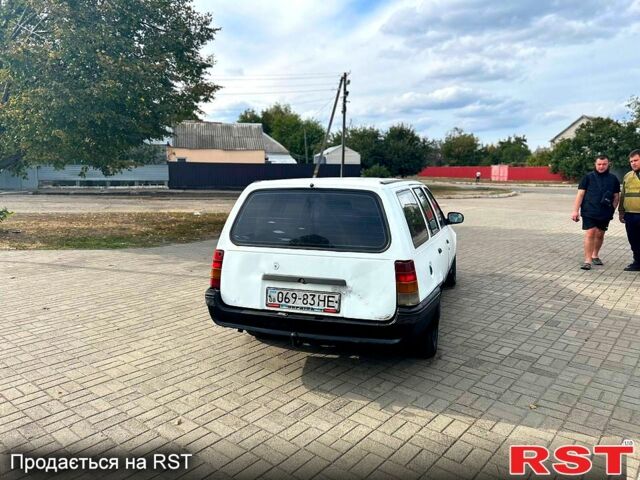 Белый Опель Кадет, объемом двигателя 1.7 л и пробегом 132 тыс. км за 600 $, фото 3 на Automoto.ua