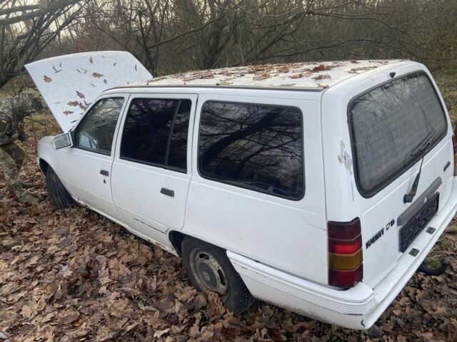 Белый Опель Кадет, объемом двигателя 1.7 л и пробегом 3 тыс. км за 827 $, фото 2 на Automoto.ua