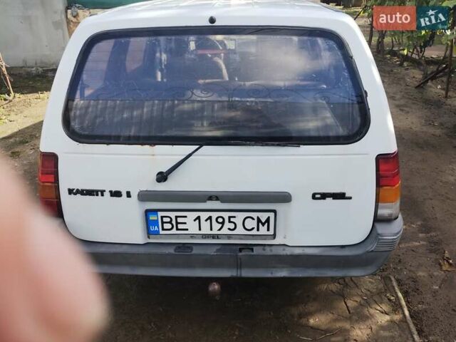 Белый Опель Кадет, объемом двигателя 1.6 л и пробегом 180 тыс. км за 1700 $, фото 1 на Automoto.ua