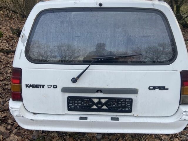 Белый Опель Кадет, объемом двигателя 1.7 л и пробегом 3 тыс. км за 827 $, фото 1 на Automoto.ua