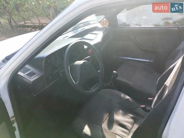 Белый Опель Кадет, объемом двигателя 1.6 л и пробегом 180 тыс. км за 1700 $, фото 10 на Automoto.ua