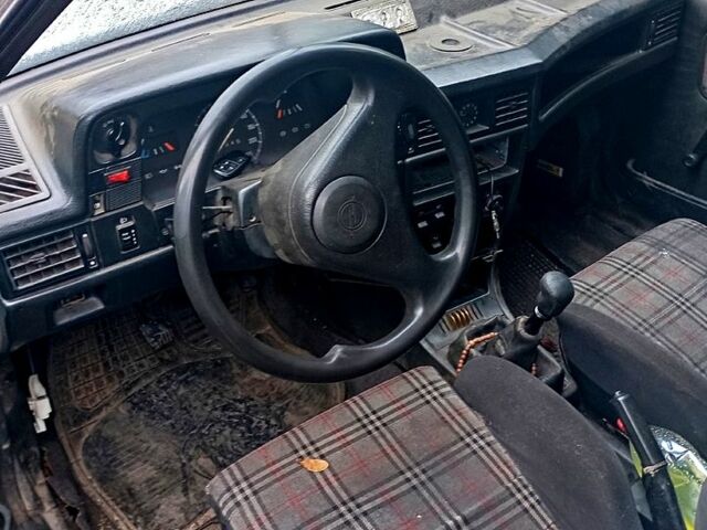 Белый Опель Кадет, объемом двигателя 1.4 л и пробегом 300 тыс. км за 600 $, фото 1 на Automoto.ua