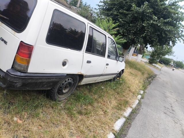 Белый Опель Кадет, объемом двигателя 1.4 л и пробегом 160 тыс. км за 1100 $, фото 5 на Automoto.ua