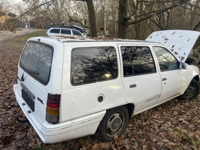 Белый Опель Кадет, объемом двигателя 1.7 л и пробегом 3 тыс. км за 827 $, фото 3 на Automoto.ua