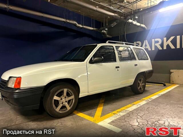 Белый Опель Кадет, объемом двигателя 1.6 л и пробегом 200 тыс. км за 2200 $, фото 2 на Automoto.ua