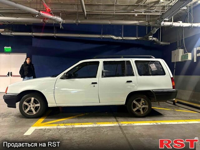 Белый Опель Кадет, объемом двигателя 1.6 л и пробегом 200 тыс. км за 2200 $, фото 3 на Automoto.ua