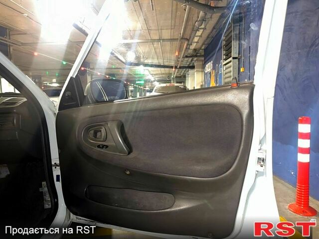 Белый Опель Кадет, объемом двигателя 1.6 л и пробегом 200 тыс. км за 2200 $, фото 8 на Automoto.ua