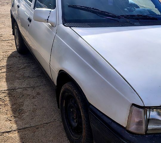 Белый Опель Кадет, объемом двигателя 1.4 л и пробегом 500 тыс. км за 800 $, фото 2 на Automoto.ua