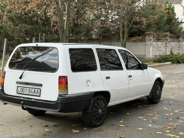 Белый Опель Кадет, объемом двигателя 1.7 л и пробегом 120 тыс. км за 1200 $, фото 3 на Automoto.ua