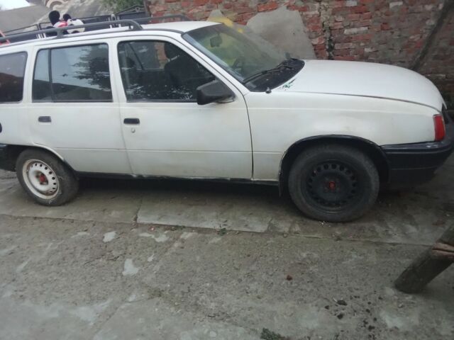 Белый Опель Кадет, объемом двигателя 1.3 л и пробегом 596 тыс. км за 550 $, фото 1 на Automoto.ua