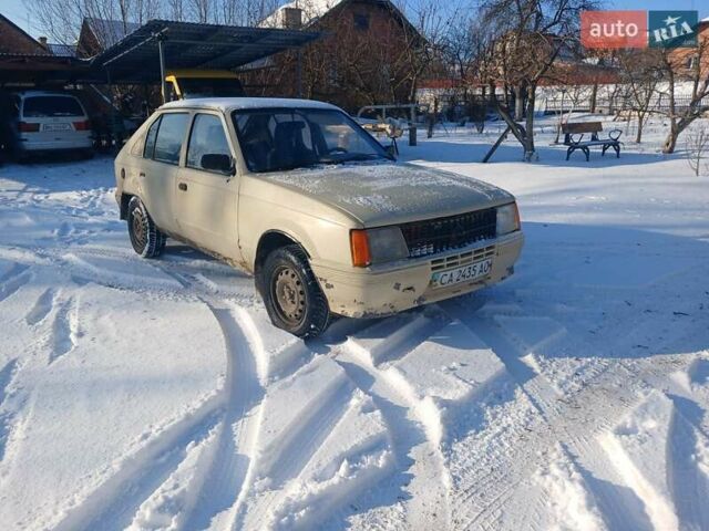 Бежевий Опель Кадет, об'ємом двигуна 1.68 л та пробігом 123 тис. км за 1250 $, фото 1 на Automoto.ua