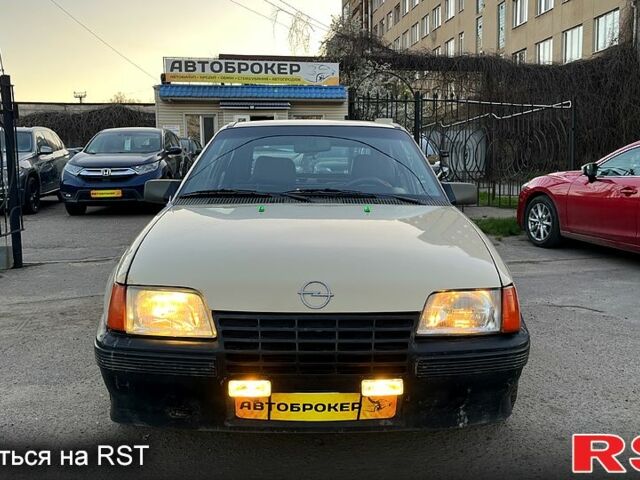 Бежевий Опель Кадет, об'ємом двигуна 12 л та пробігом 220 тис. км за 1200 $, фото 1 на Automoto.ua