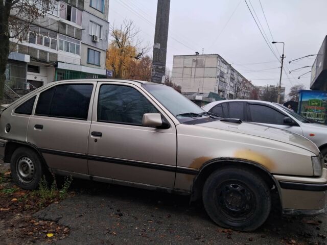 Бежевый Опель Кадет, объемом двигателя 1.3 л и пробегом 250 тыс. км за 547 $, фото 2 на Automoto.ua