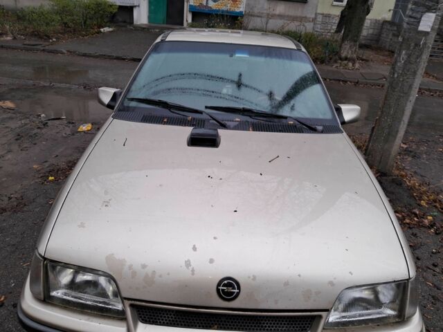 Бежевый Опель Кадет, объемом двигателя 1.3 л и пробегом 250 тыс. км за 547 $, фото 1 на Automoto.ua