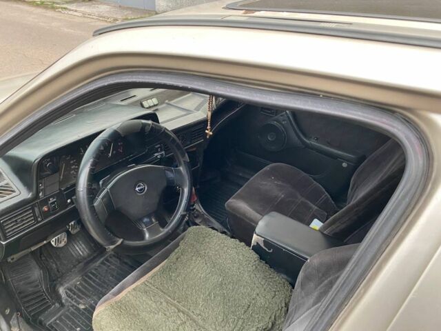 Бежевый Опель Кадет, объемом двигателя 2 л и пробегом 235 тыс. км за 800 $, фото 6 на Automoto.ua