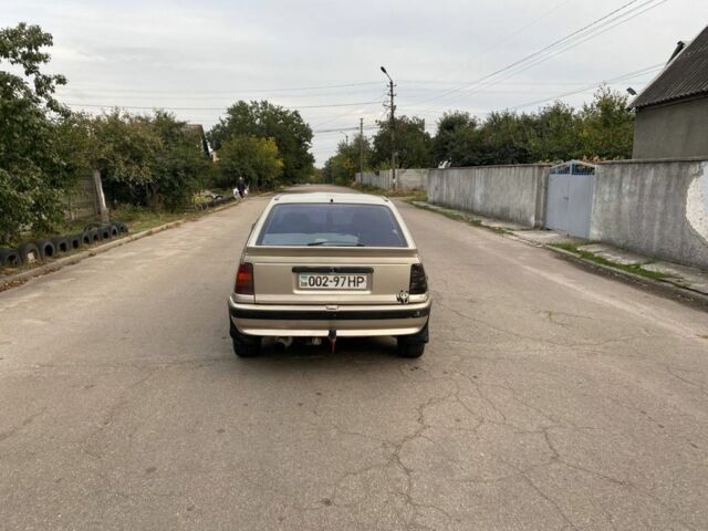Бежевый Опель Кадет, объемом двигателя 2 л и пробегом 235 тыс. км за 800 $, фото 8 на Automoto.ua