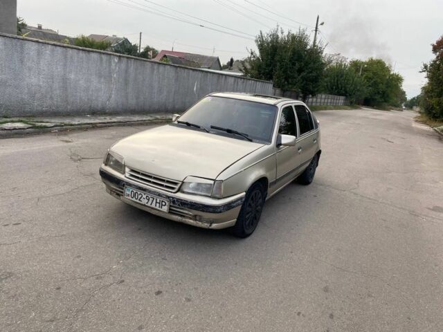 Бежевый Опель Кадет, объемом двигателя 2 л и пробегом 235 тыс. км за 800 $, фото 2 на Automoto.ua