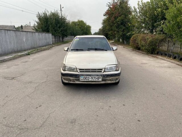 Бежевый Опель Кадет, объемом двигателя 2 л и пробегом 235 тыс. км за 800 $, фото 1 на Automoto.ua