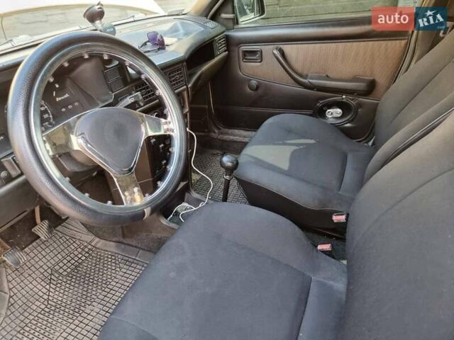 Бежевый Опель Кадет, объемом двигателя 1.6 л и пробегом 75 тыс. км за 1500 $, фото 5 на Automoto.ua