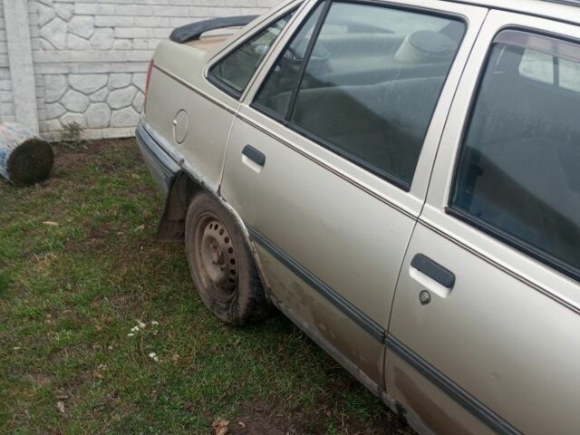 Бежевый Опель Кадет, объемом двигателя 1.3 л и пробегом 120 тыс. км за 700 $, фото 3 на Automoto.ua