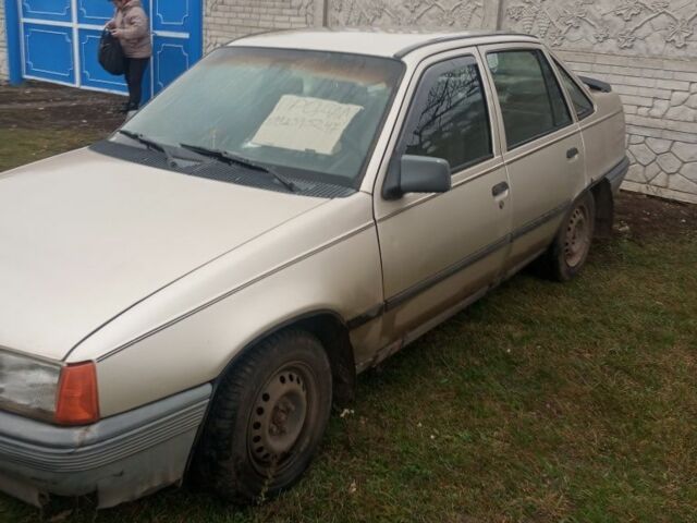 Бежевый Опель Кадет, объемом двигателя 1.3 л и пробегом 120 тыс. км за 700 $, фото 1 на Automoto.ua